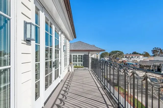 Townhouse, $18,990 /month — Home, For Rent on Riv, photo 3 of 5
